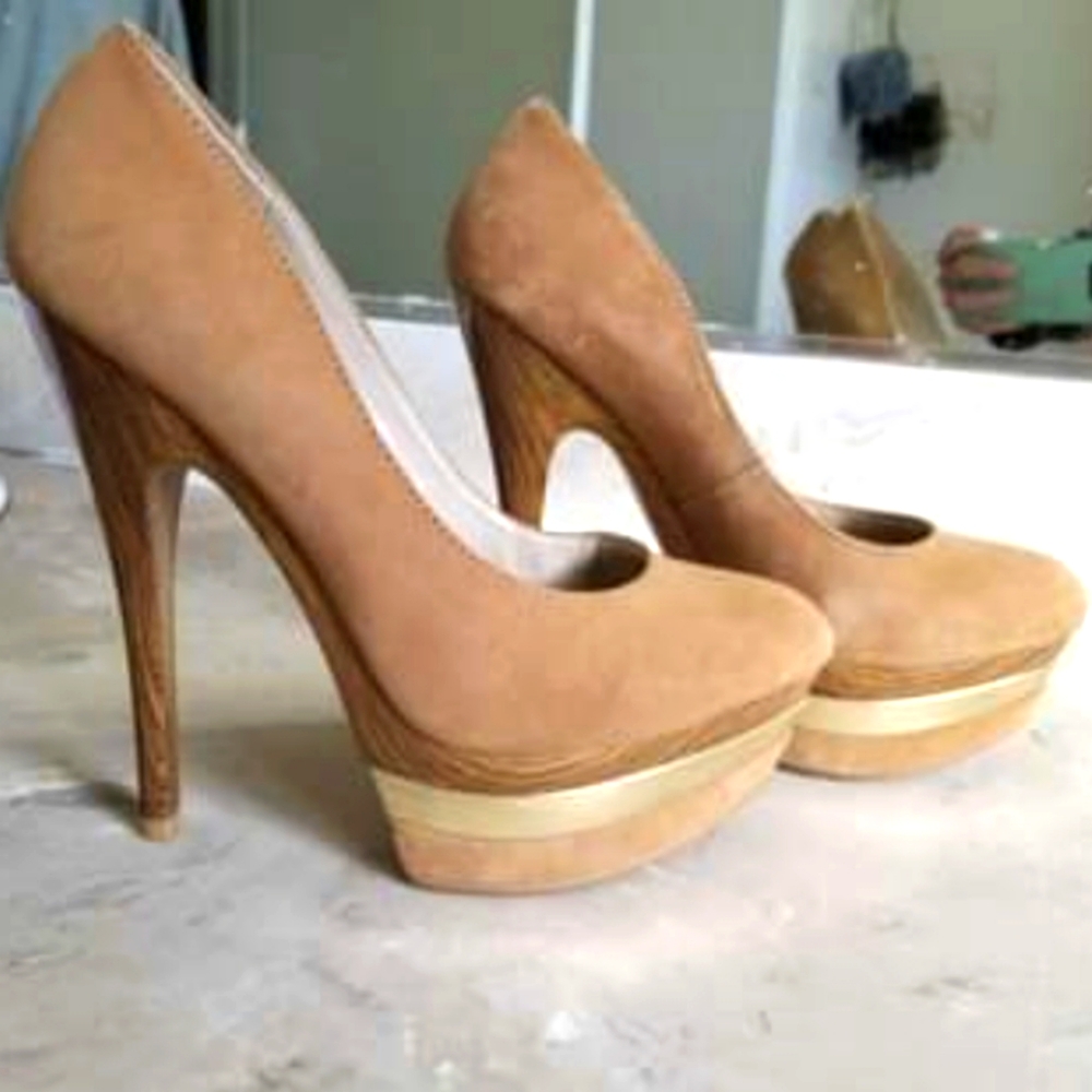 Bakers Platform Pumps size 5